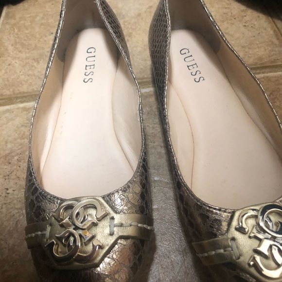 Guess Flats - Picture 3 of 4